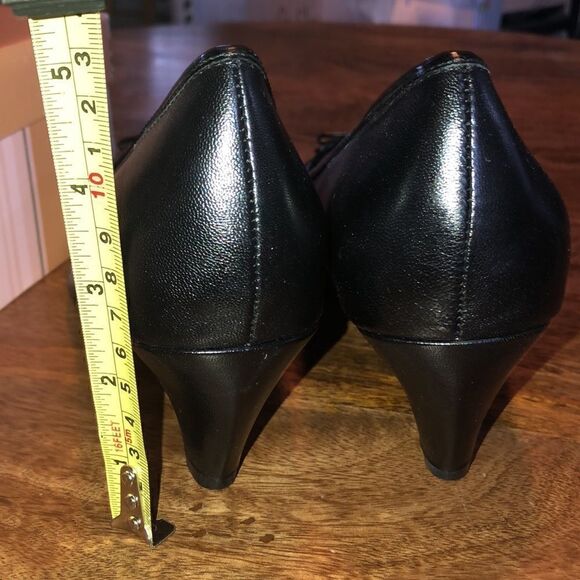 TROTTERS Black Leather Tortoise Patent Captoe and Bow NADIA Heels size 8 Wide - Picture 8 of 9